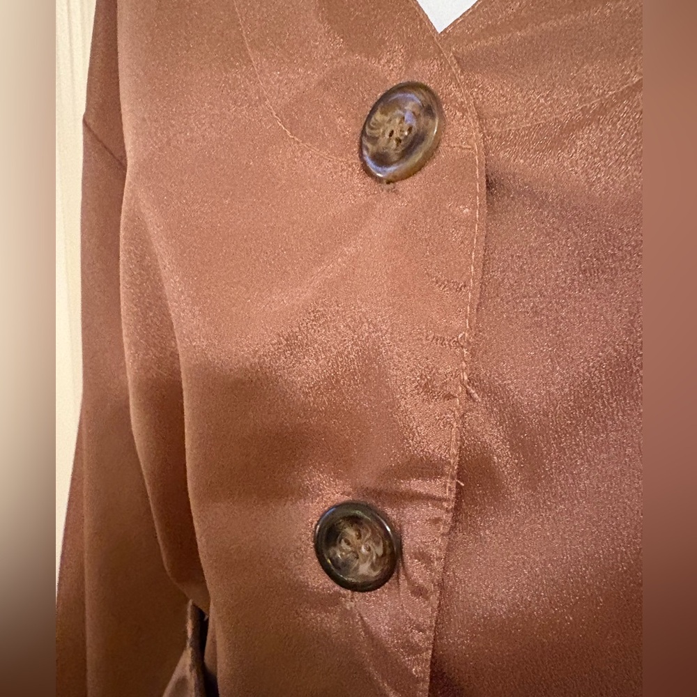 Button-Up Women's, size 3XL, 
I think XXL see measurements  belt not included. - Picture 4 of 10